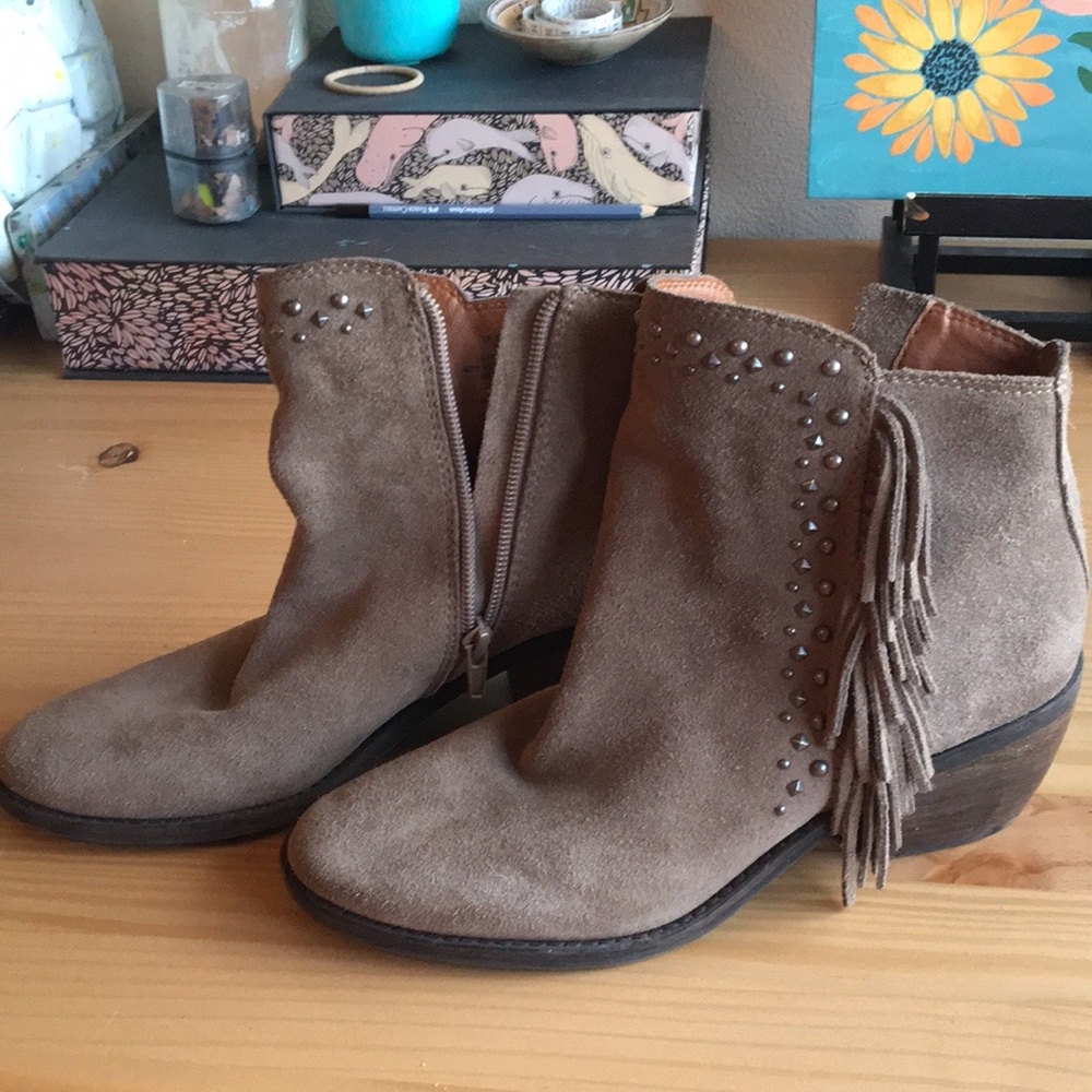 SALE!!! Brown suede ankle boots with tassels